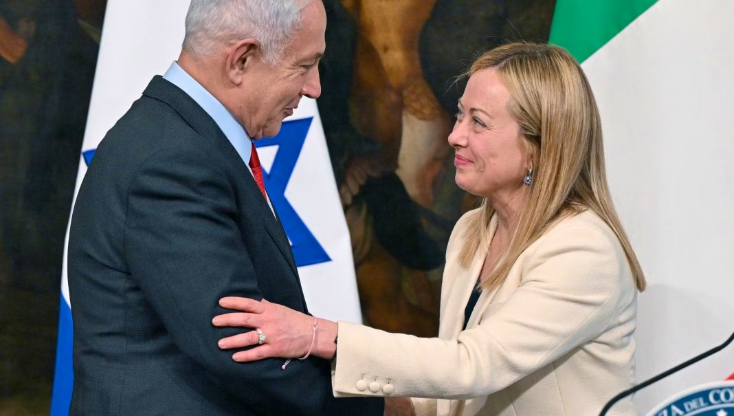 Giorgia Meloni (à droite) cultive de très bonnes relations avec le Premier ministre israélien Benjamin Netanyahu.AFP
