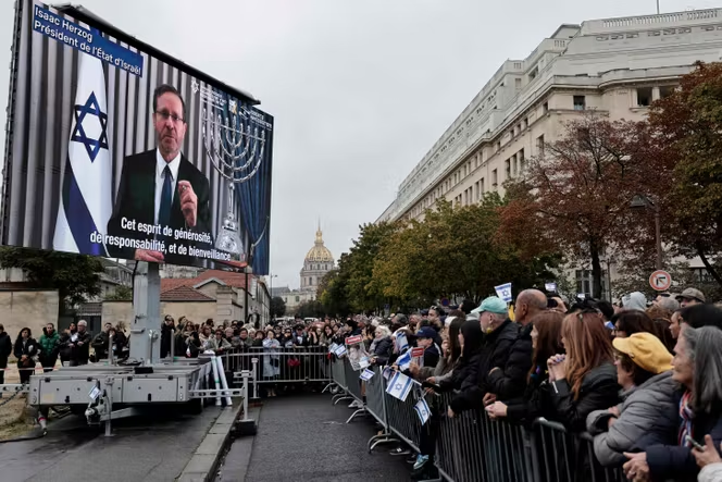 Paris, on October 6, 2024. STEPHANE DE SAKUTIN / AFP