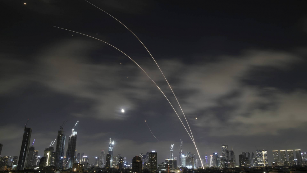 Des missiles dans le ciel de Tel Aviv