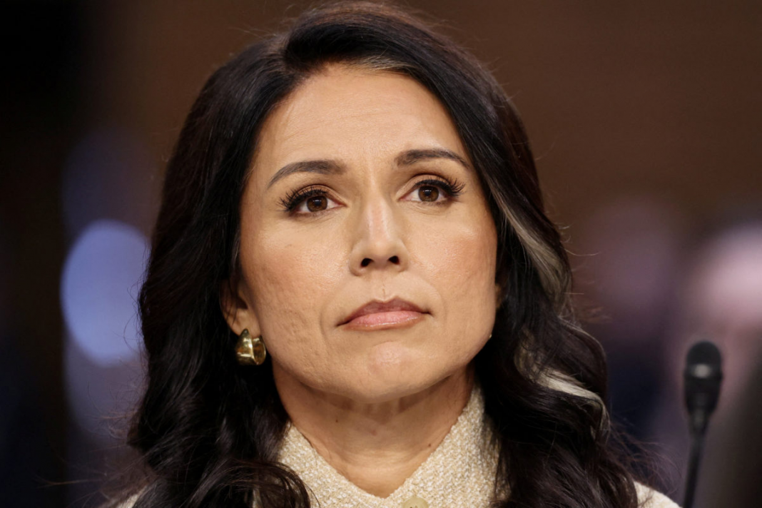 Tulsi Gabbard démissionne de son poste de directrice du renseignement national sous Trump