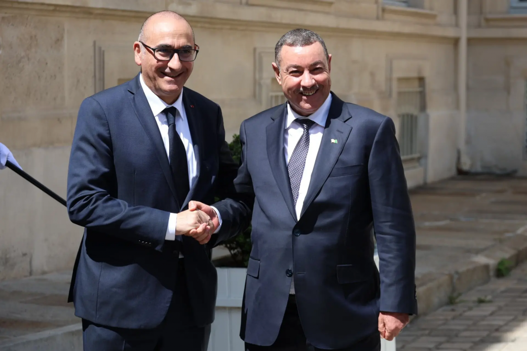 Sayoud ministre algérien de l'intérieur reçu à Paris par son homologue français Laurent Nuñez