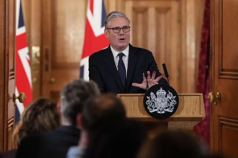 Le Premier ministre britannique Keir Starmer, le 15 juin 2026, annonçant les mesures prises par le gouvernement pour protéger les enfants sur Internet. CARLOS JASSO / AFP