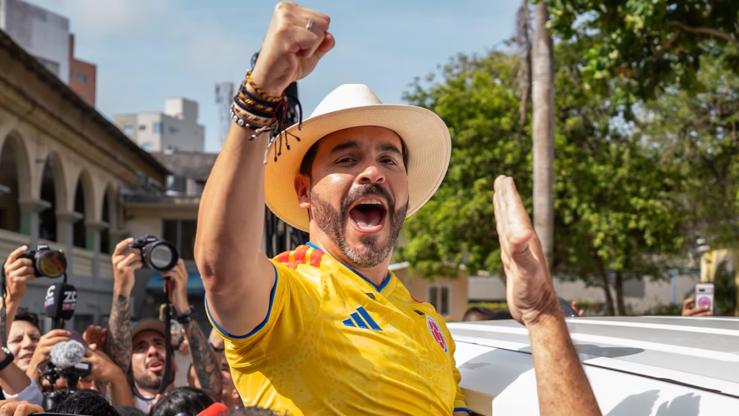 Abelardo de la Espriella, après avoir voté lors du second tour de l'élection présidentielle en Colombie, le 21 juin 2026, à Barranquilla en Colombie.
