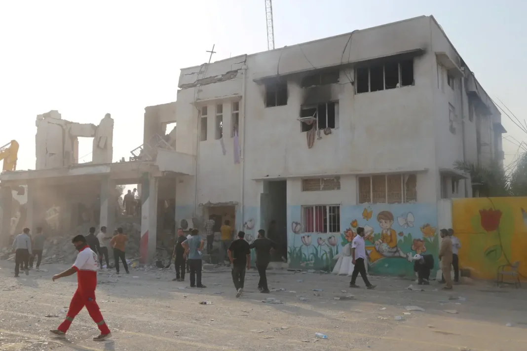 L'école primaire Shajareh Tayyebeh à Minab, dans le sud de l'Iran, détruite par une attaque menée le 28 février 2026. © 2026 Abbas Zakeri/Mehr News/WANA via Reuters
