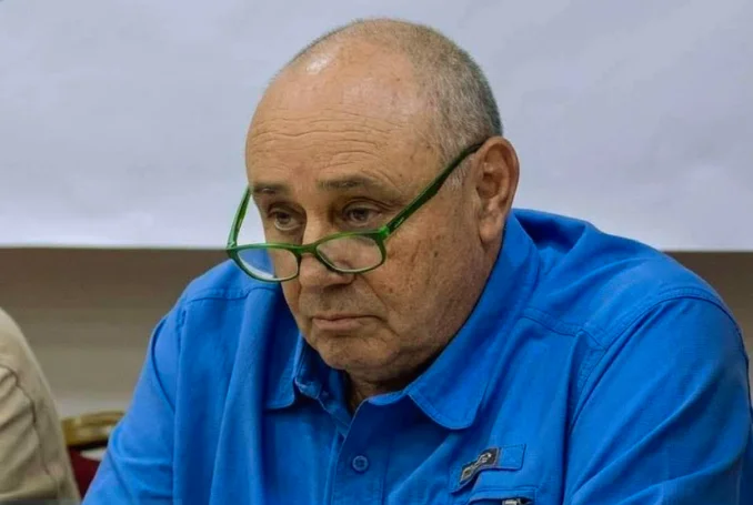 Le Dr Mazen Al-Rantisi, connu dans toute la Palestine sous le nom de « médecin des pauvres », a été arrêté par les forces du régime israélien lors d'une descente à son domicile à Ramallah.